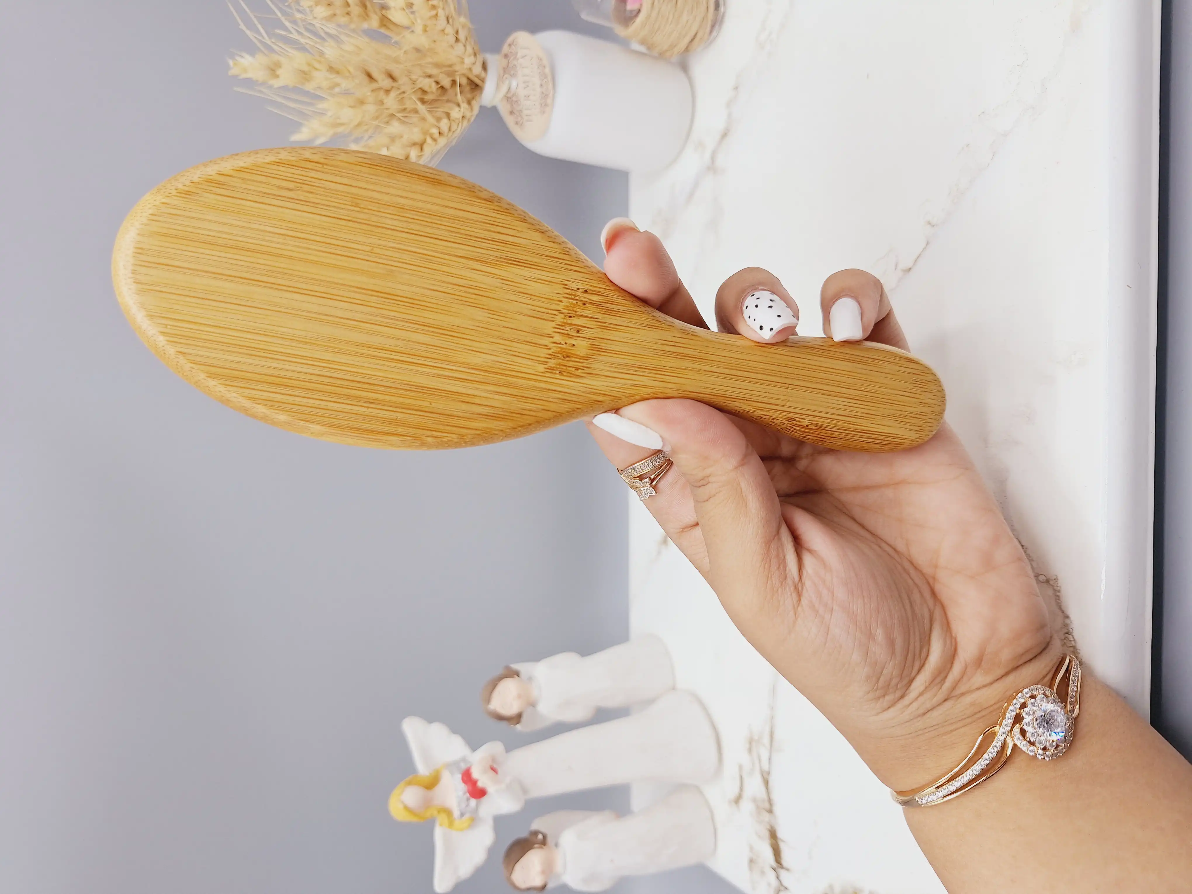 برس مو چوبی مدل دایره ای کف کرم