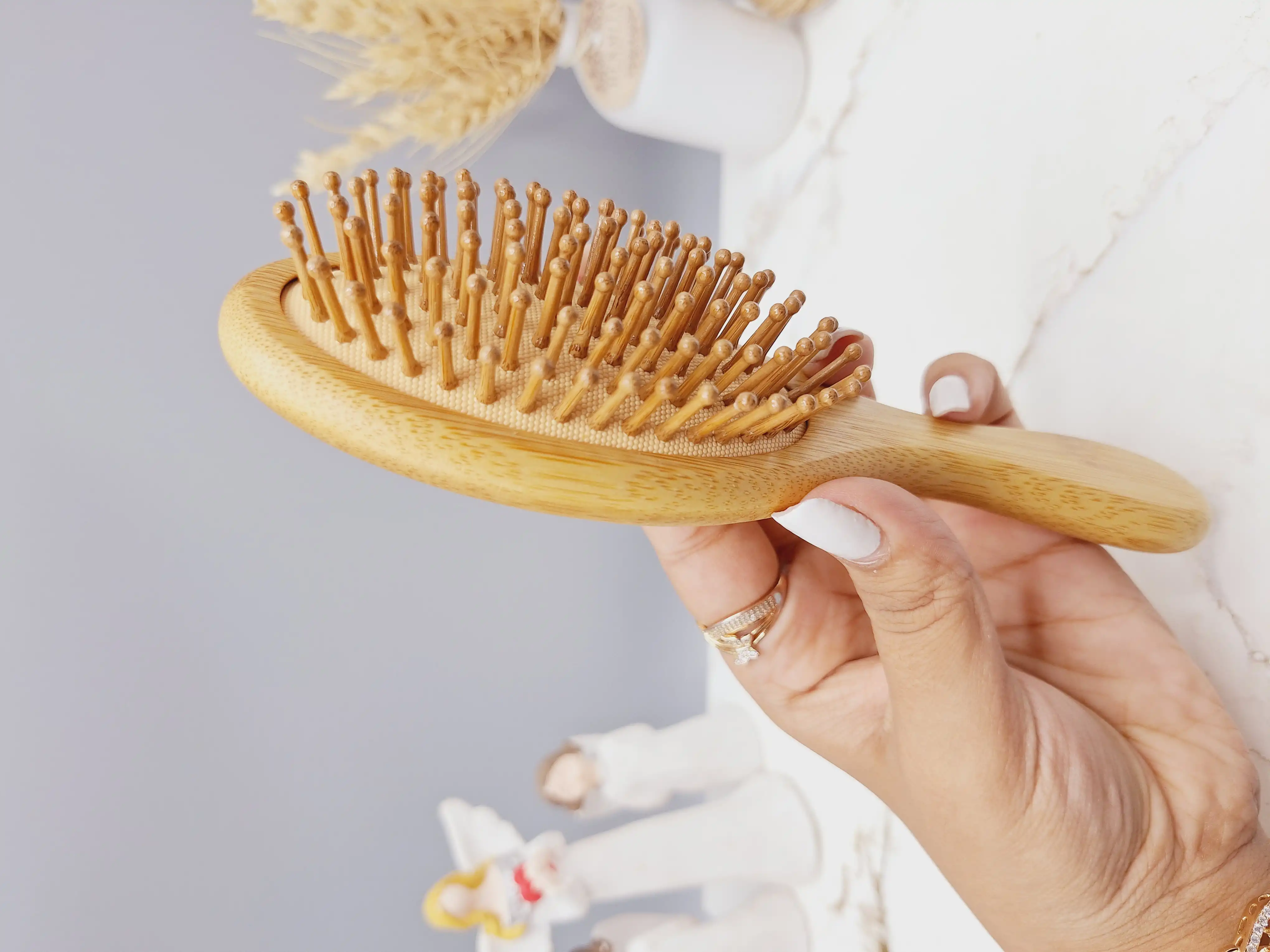 برس مو چوبی مدل دایره ای کف کرم