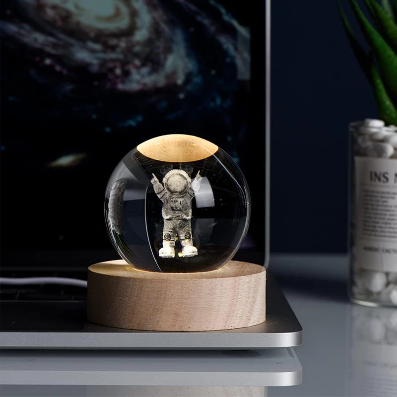 چراغ خواب گوی کریستالی فوق العاده زیبا طرح فضانورد