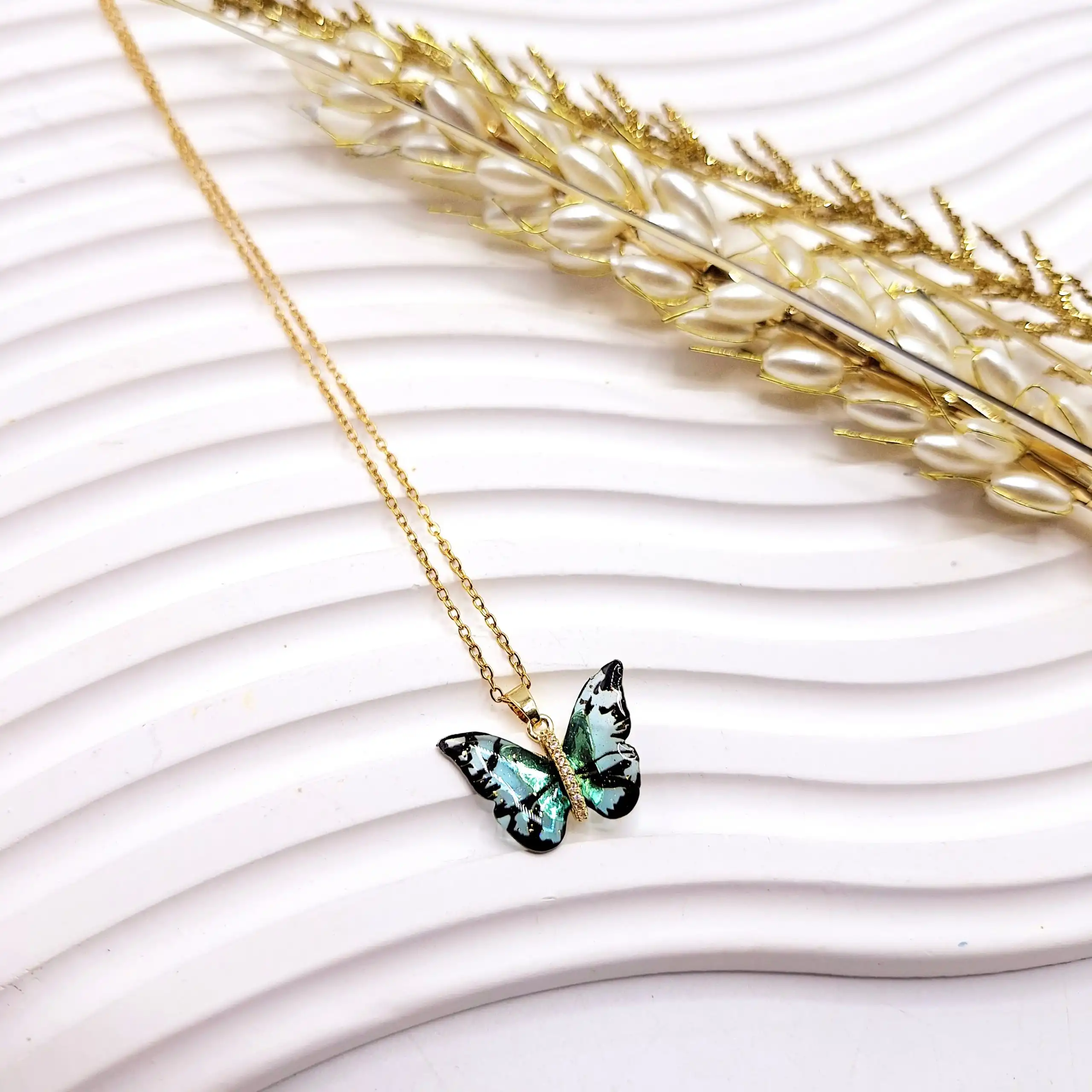 گردنبند زنانه طرح پروانه شیشه ای رنگ سبز استیل