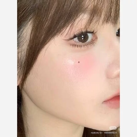 رژ گونه جادویی تیوپی سه بعدی 24 ساعته پینک کی کد 7797