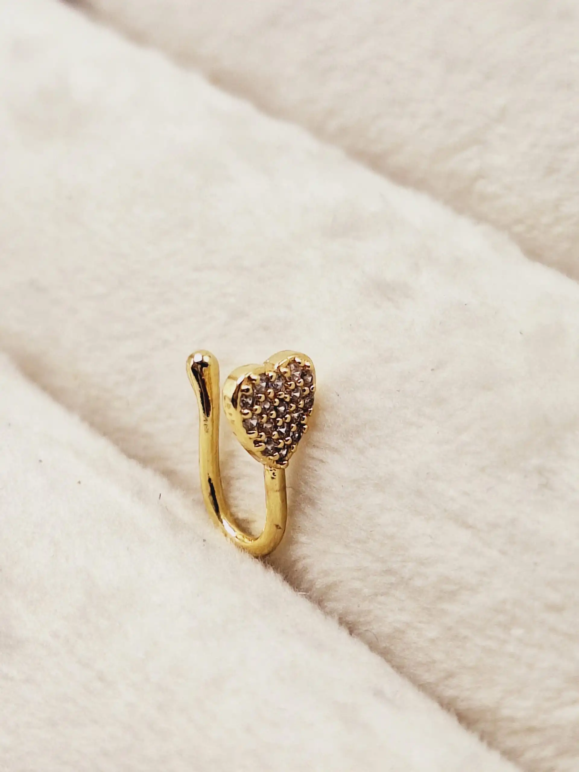 پرسینگ فیک بینی طرح نگین دار قلب طلایی