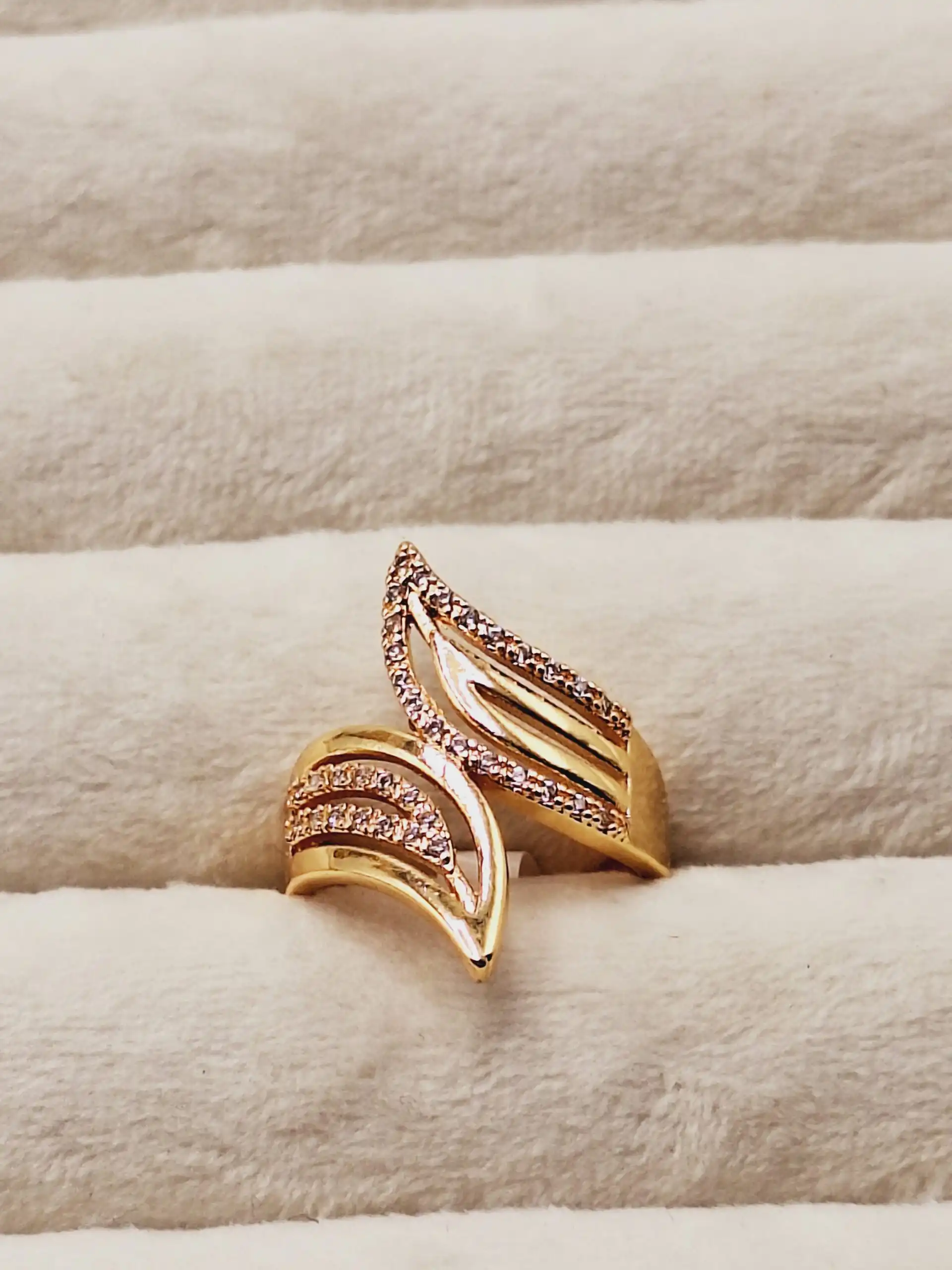 انگشتر طرح برگ طلایی آبکاری برنجی