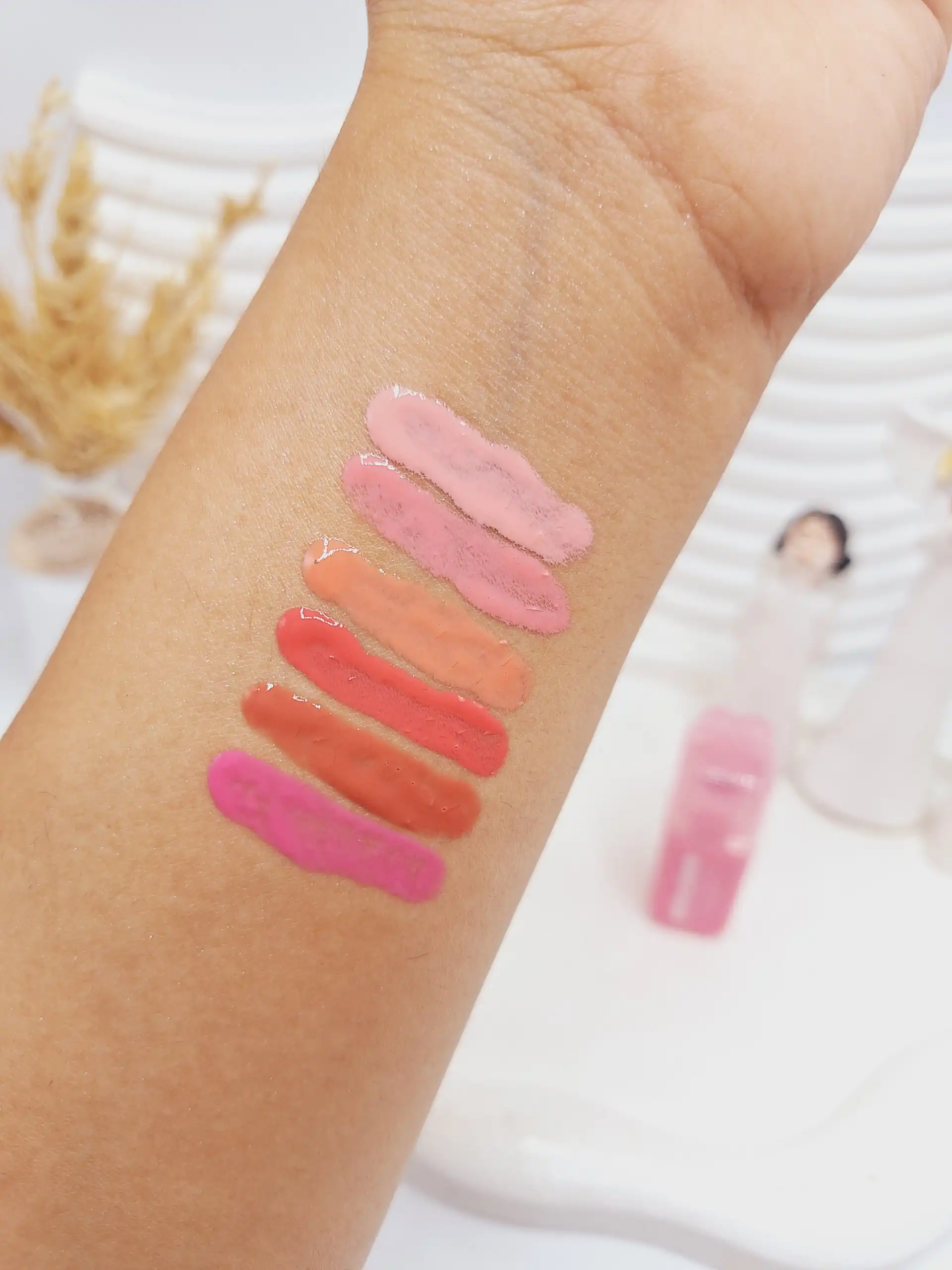 لیپ گلاس خیس قلبی برند Miss Lara کد 323