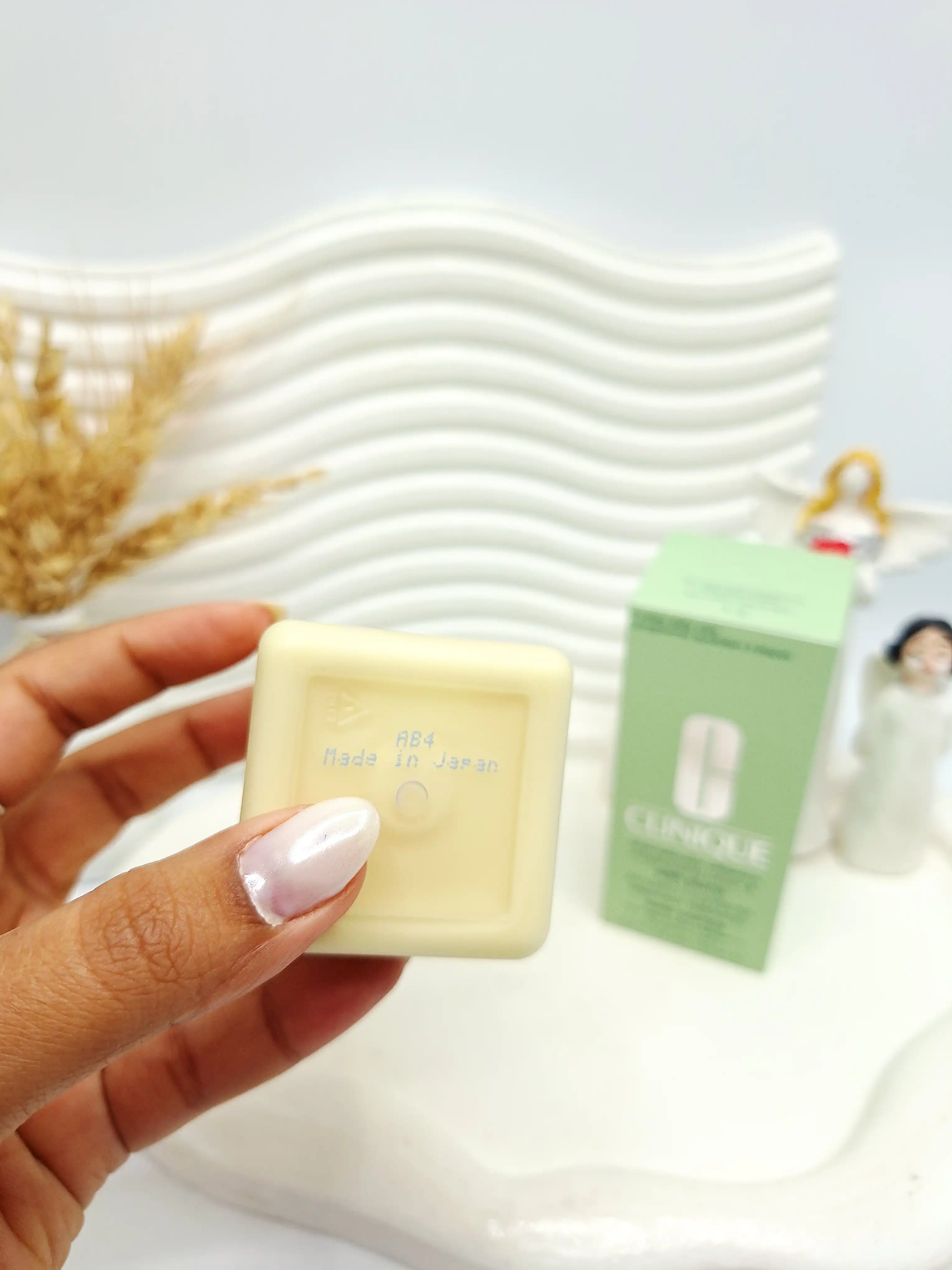 کرم مرطوب کننده کلینیک دراماتیک دیفرنت پلاس اورجینال اصل قوطی سبز پمپی کد 9890