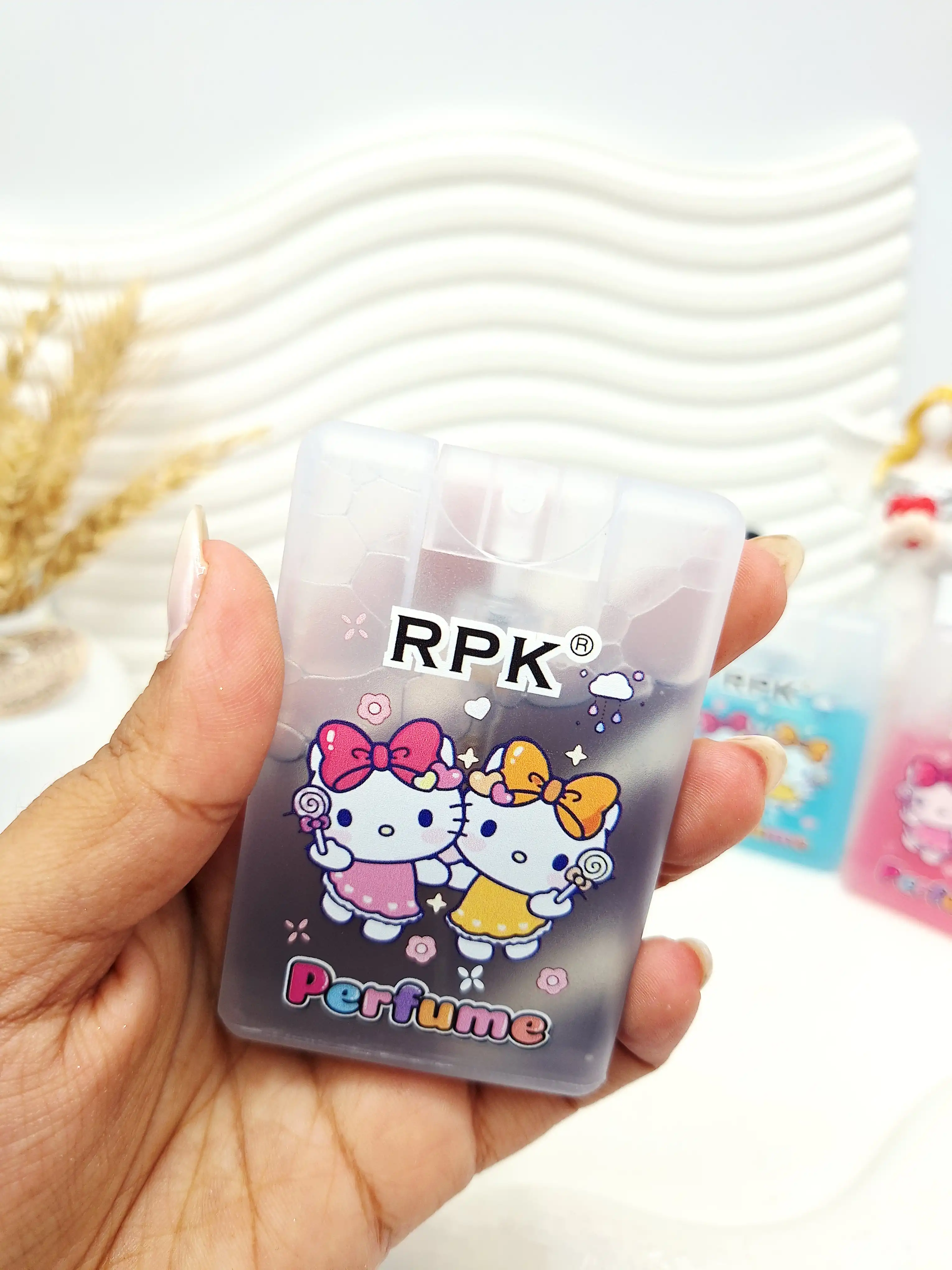 عطر جیبی مسافرتی طرح کیتی حجم 20 میل مناسب کودکان کد 1461