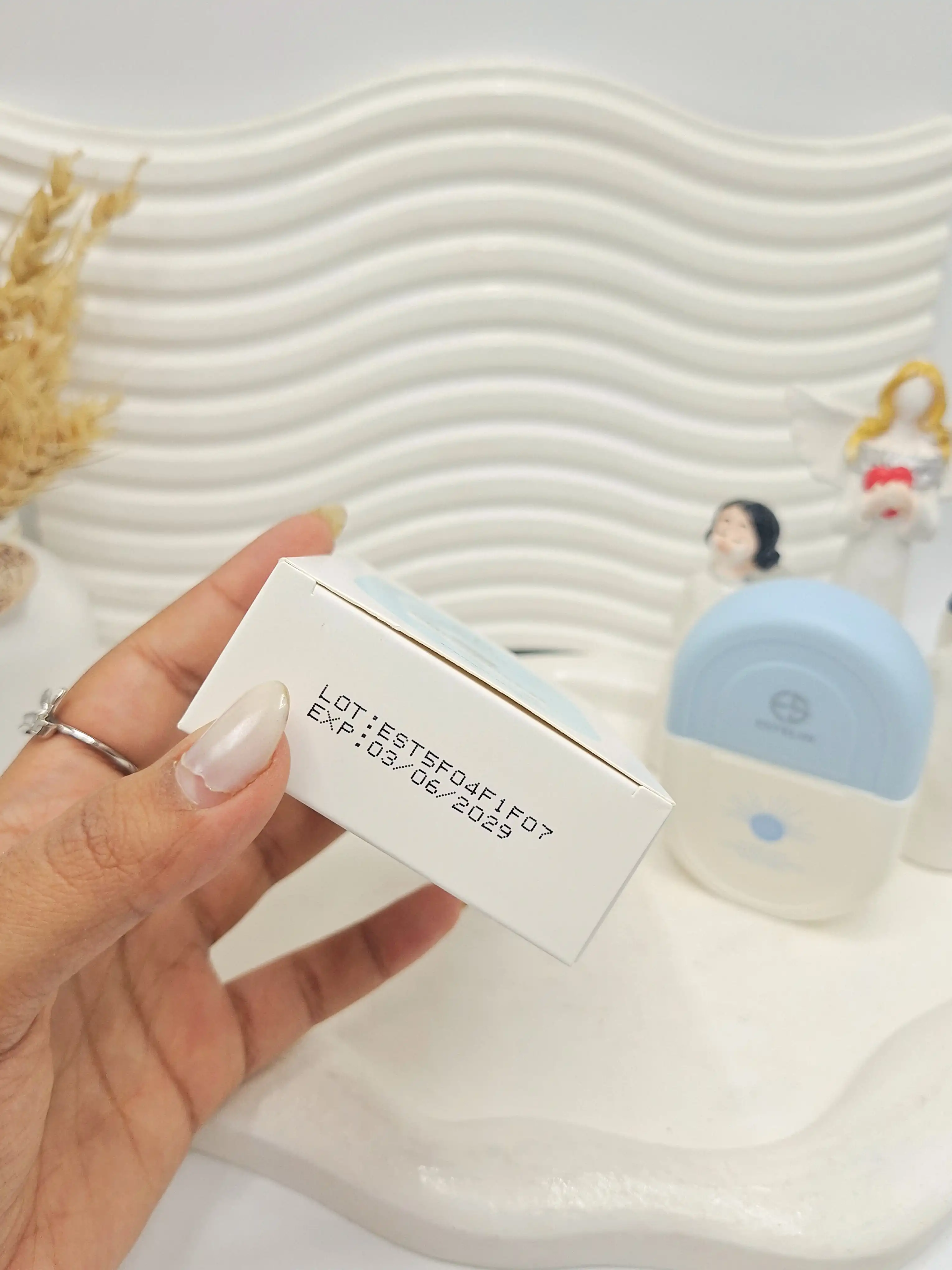 کرم ضد آفتاب استیلن بی رنگ 50 میل spf50 اصلی کد 4558 (کارتن آبی)